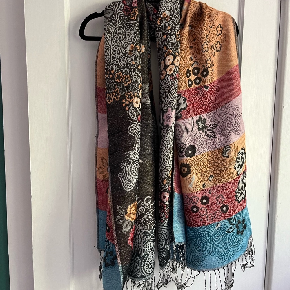 Multicolor Floral Pattern Scarf - Picture 2 of 3